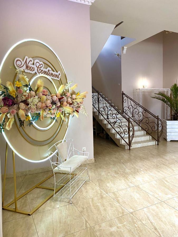 New Continent Hotel Bustyaháza Kültér fotó