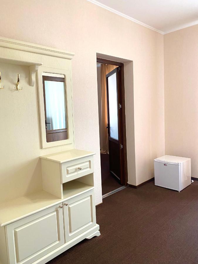 New Continent Hotel Bustyaháza Kültér fotó