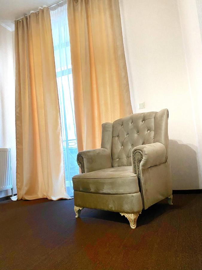 New Continent Hotel Bustyaháza Kültér fotó