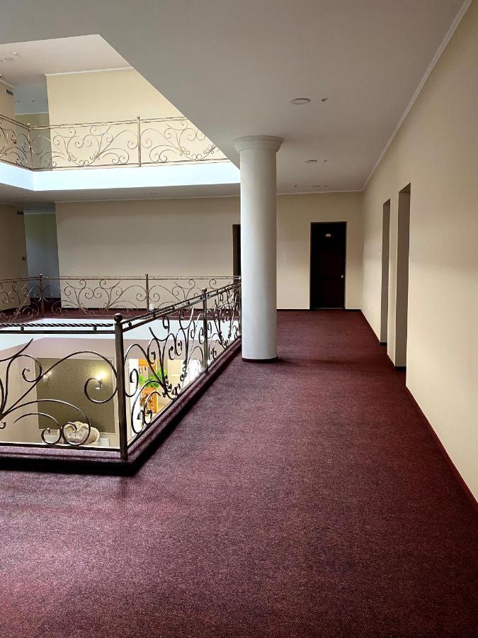 New Continent Hotel Bustyaháza Kültér fotó