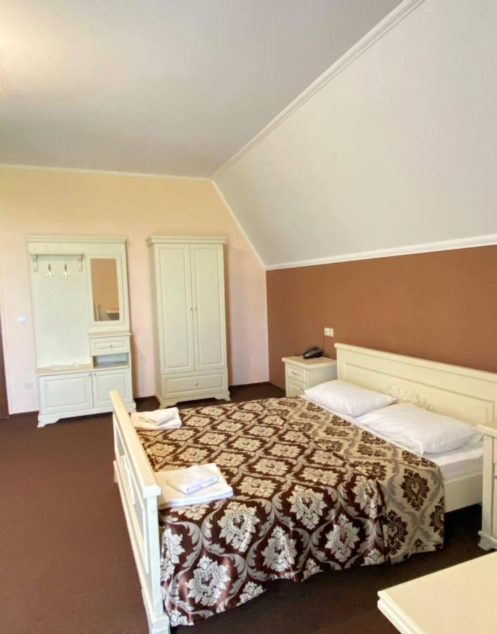 New Continent Hotel Bustyaháza Kültér fotó
