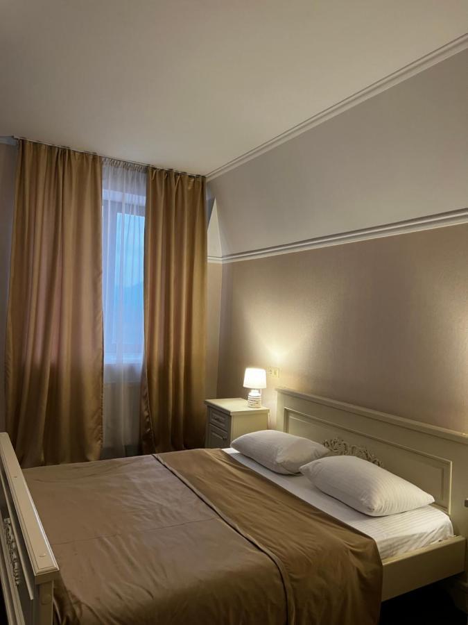 New Continent Hotel Bustyaháza Kültér fotó