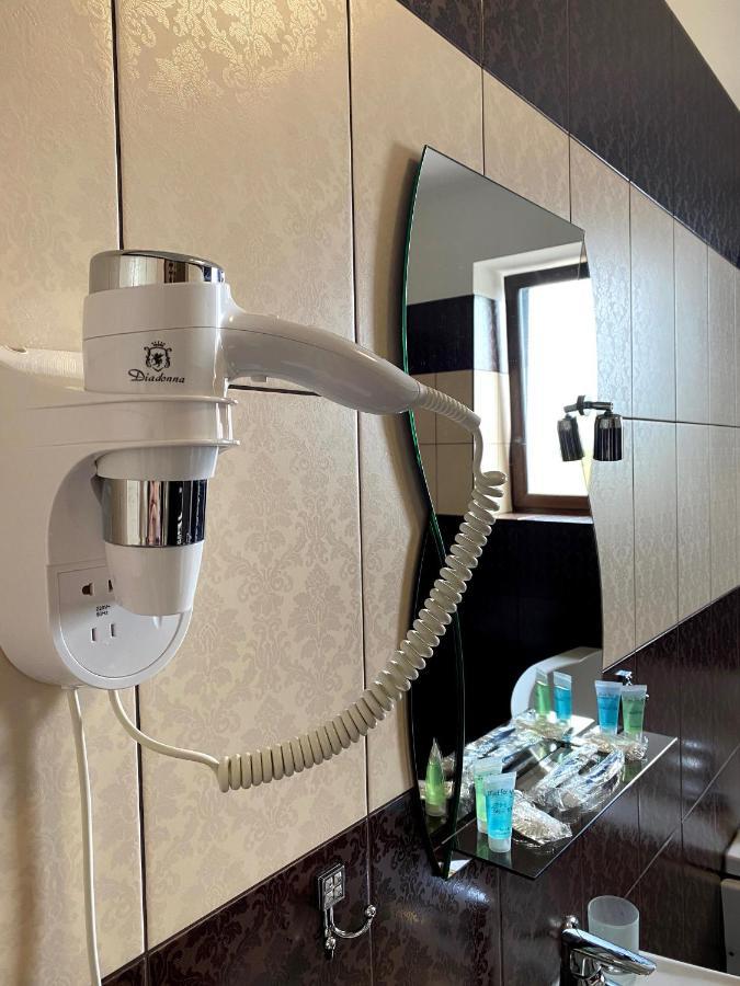 New Continent Hotel Bustyaháza Kültér fotó