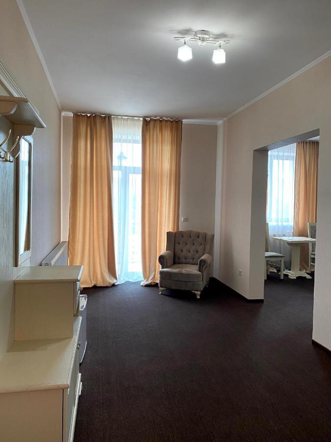 New Continent Hotel Bustyaháza Kültér fotó