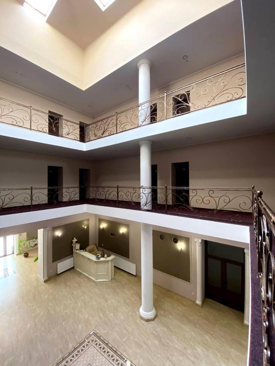 New Continent Hotel Bustyaháza Kültér fotó