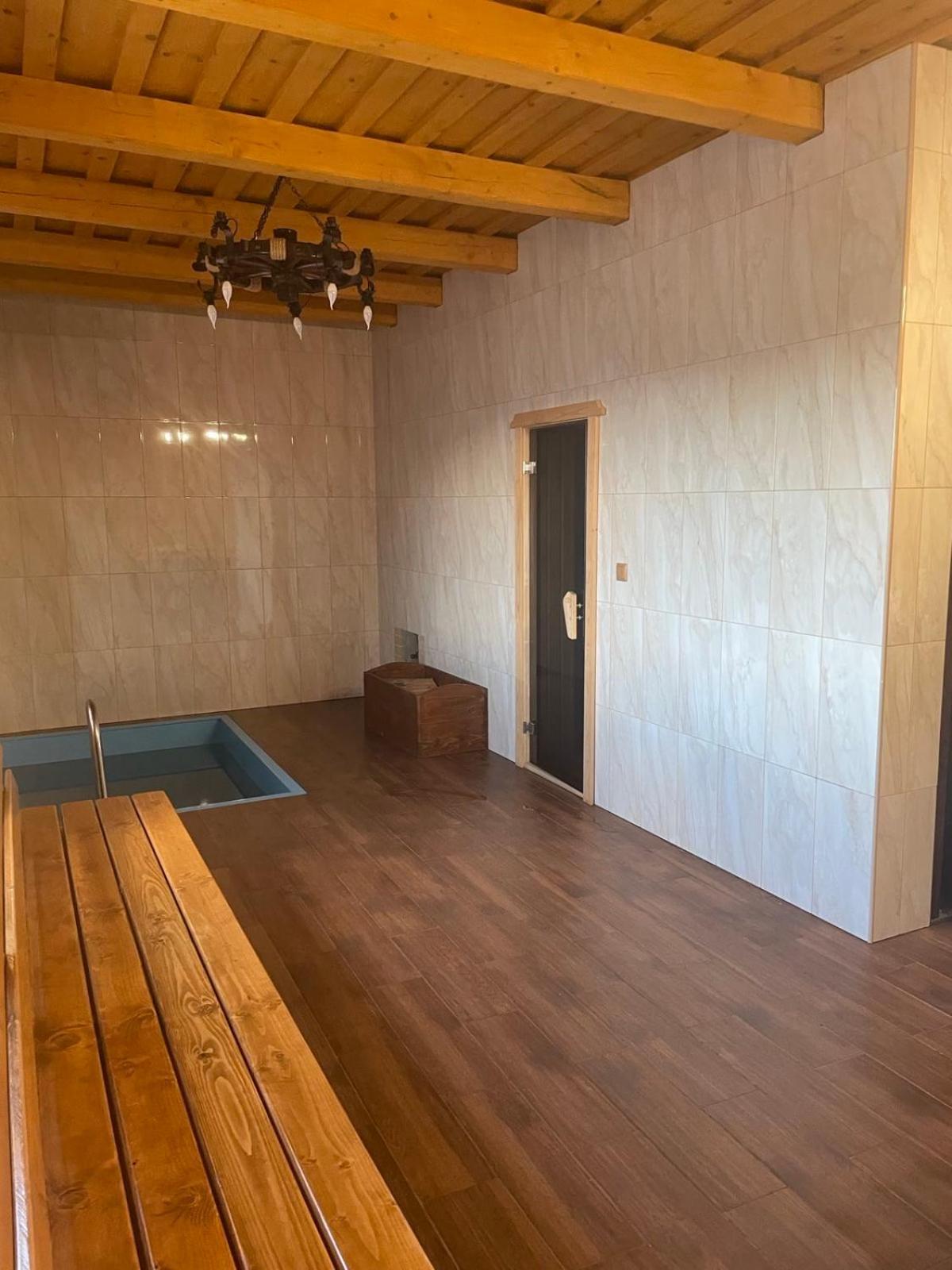 New Continent Hotel Bustyaháza Kültér fotó