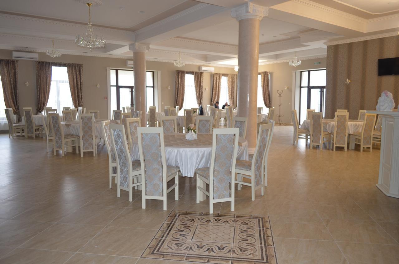 New Continent Hotel Bustyaháza Kültér fotó